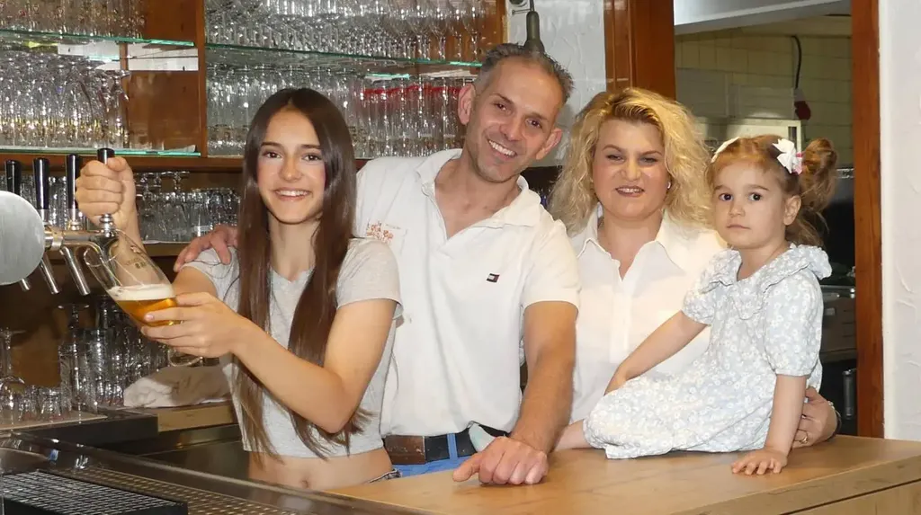 Familie Krasniqi im Gasthaus Zur Traube